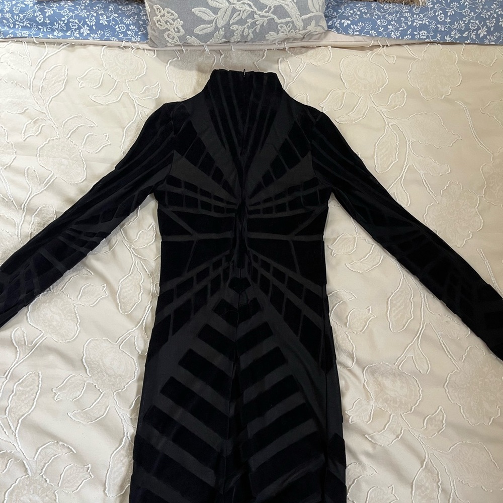 LIKE NEW Cocktail Black velvet bodycon mini dress. US 4
